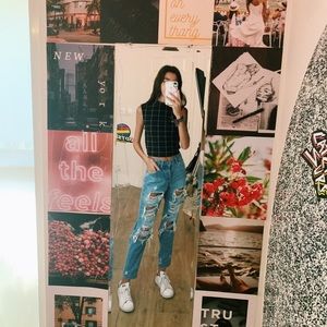 NWT! A cute plaid Hollister top